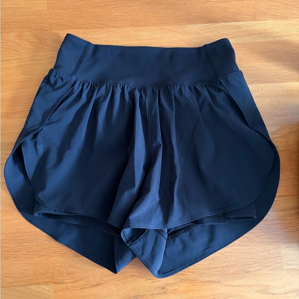 Under Armour Women’s Active Double-Layer Black Shorts - Size Small